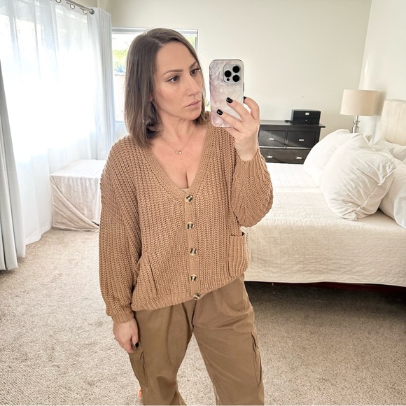 | vici • camel chunky knit button down cardigan • small | - Picture 10 of 12
